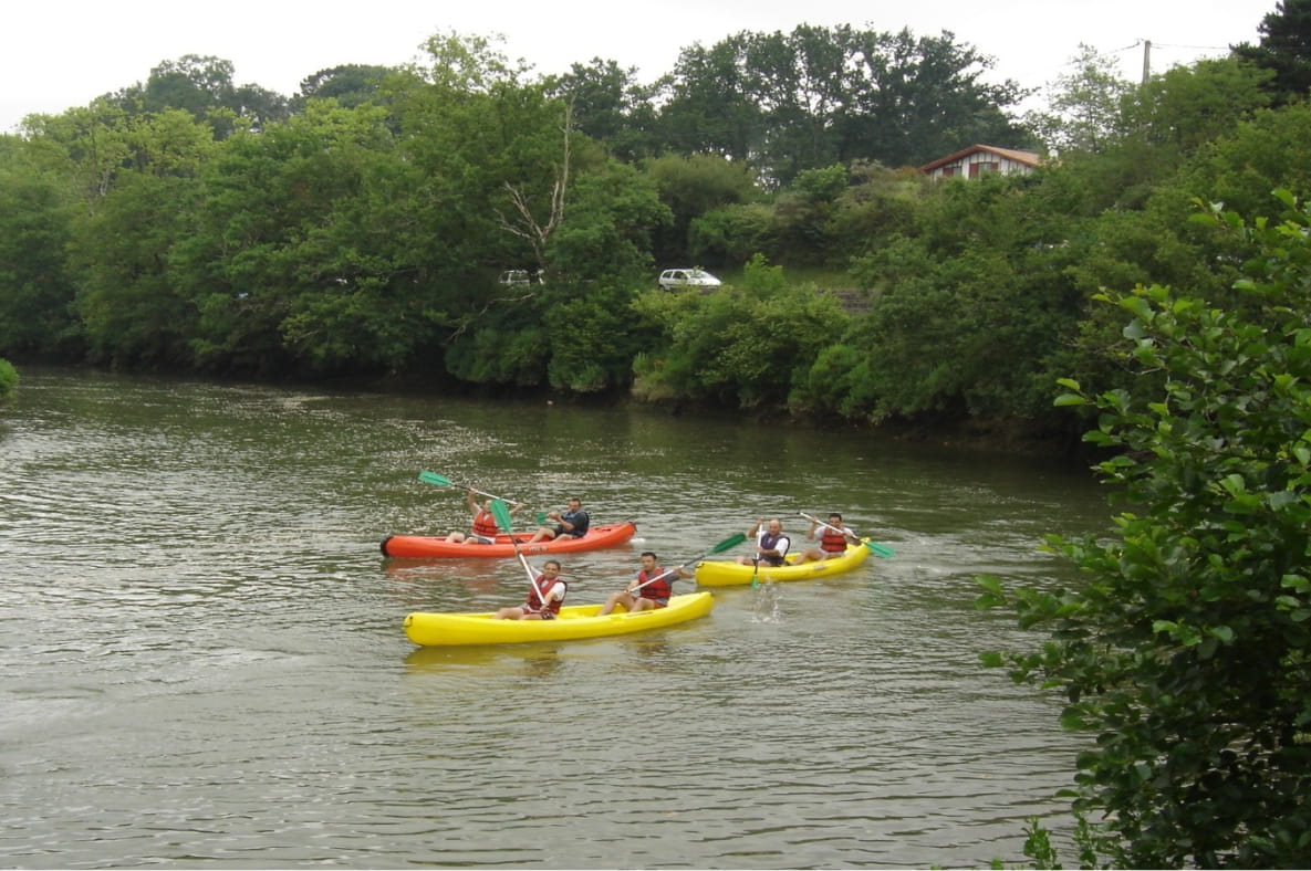 AQUABALADE PAYS BASQUE location de Kayak de canoë, et aquavélo, surfbike au Pays Basque, Pyrenees Atlantiques, France.
